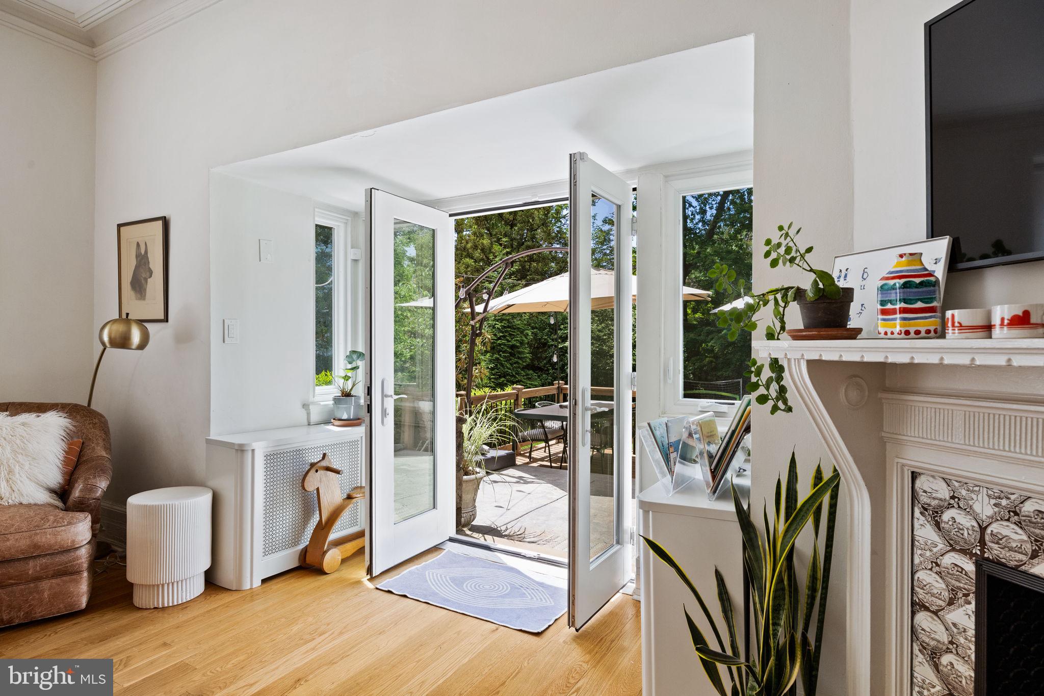 CHESTNUT HILL - Residential