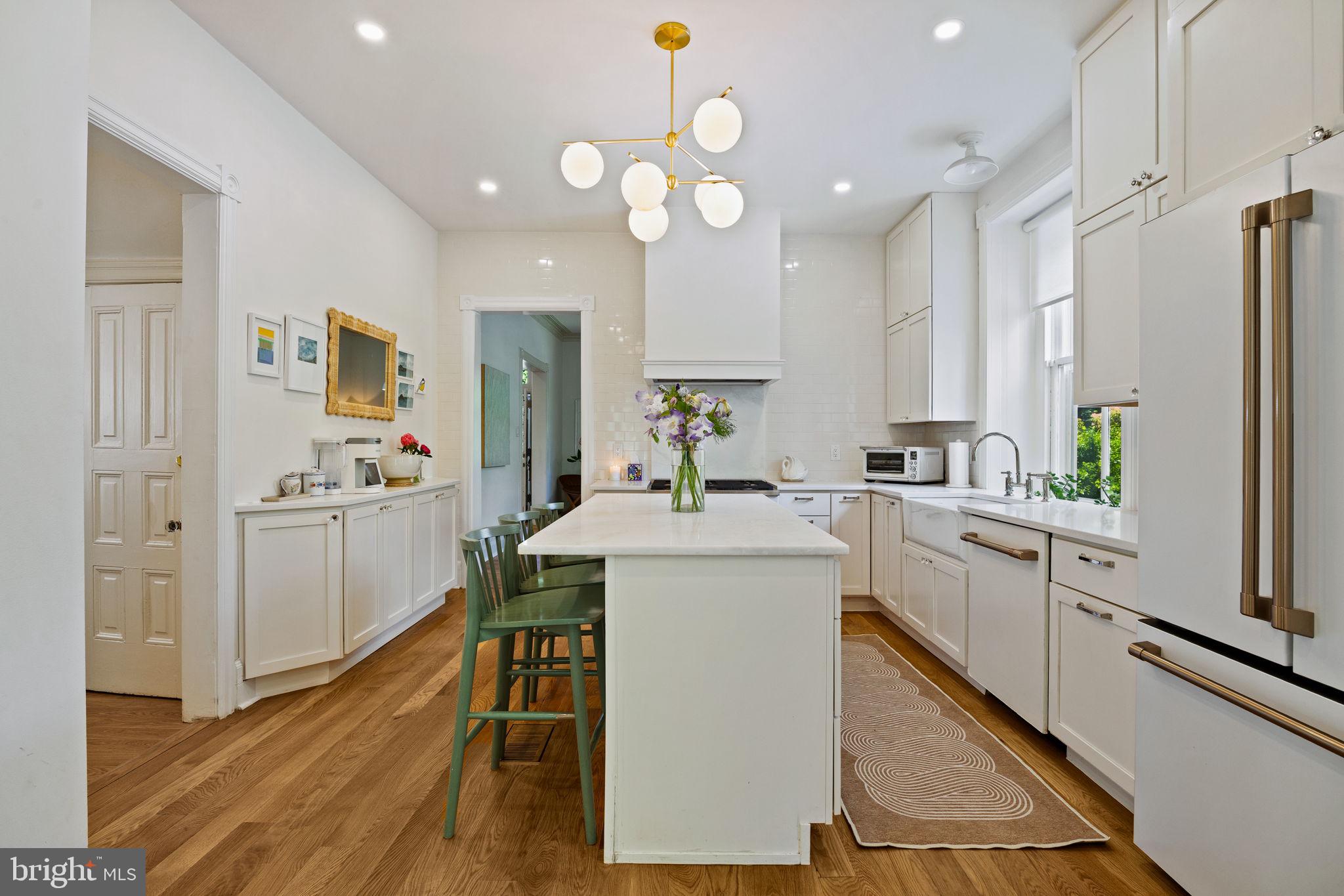 CHESTNUT HILL - Residential