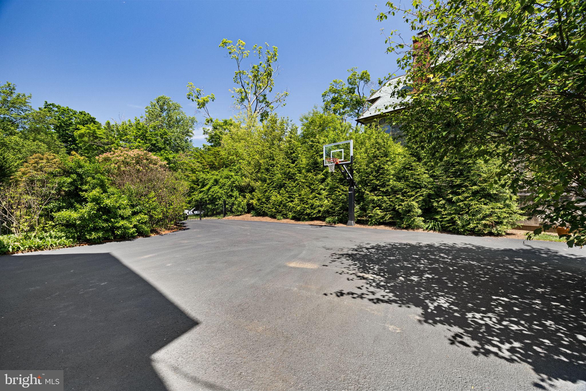 CHESTNUT HILL - Residential