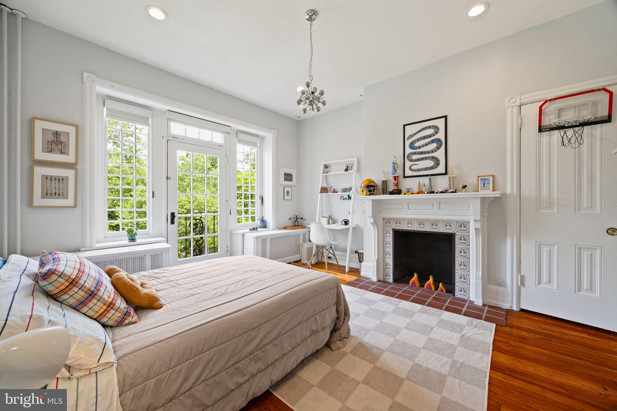 CHESTNUT HILL - Residential