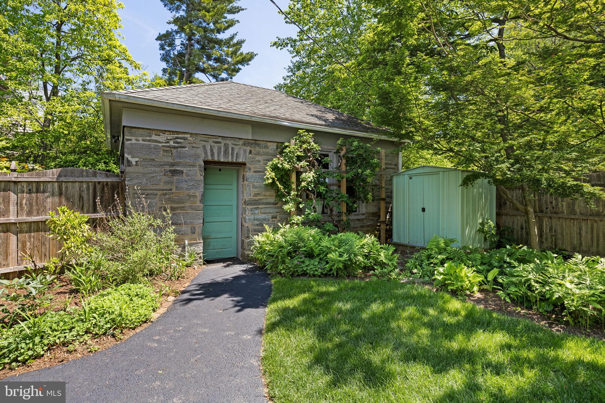 CHESTNUT HILL - Residential