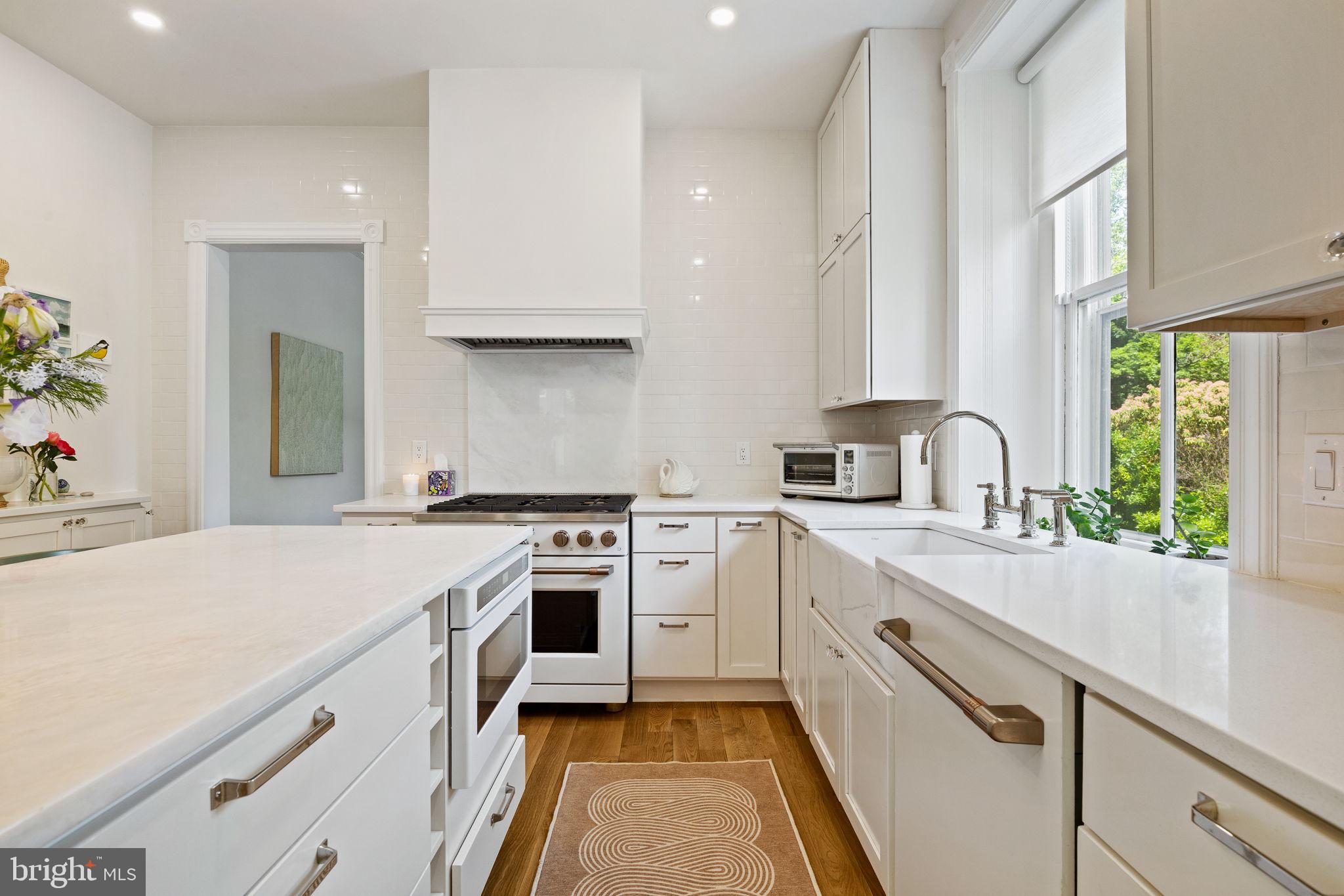 CHESTNUT HILL - Residential