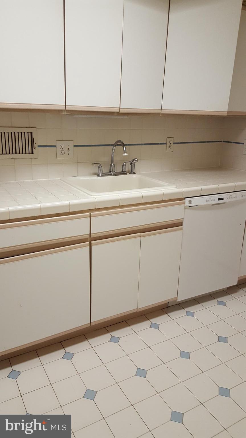 WOODLAKE TOWERS - Residential