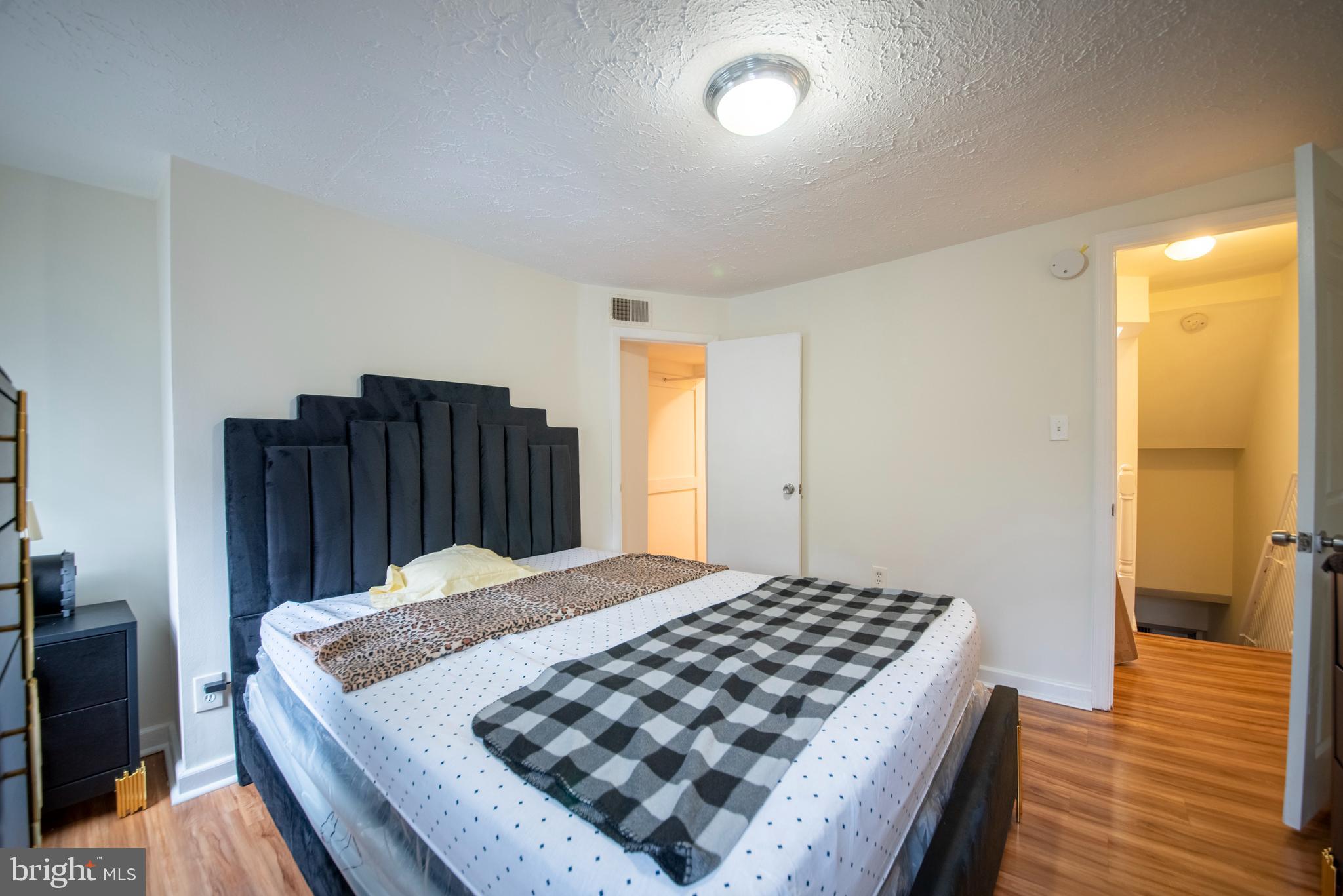 HOLLINS MARKET - Residential Lease