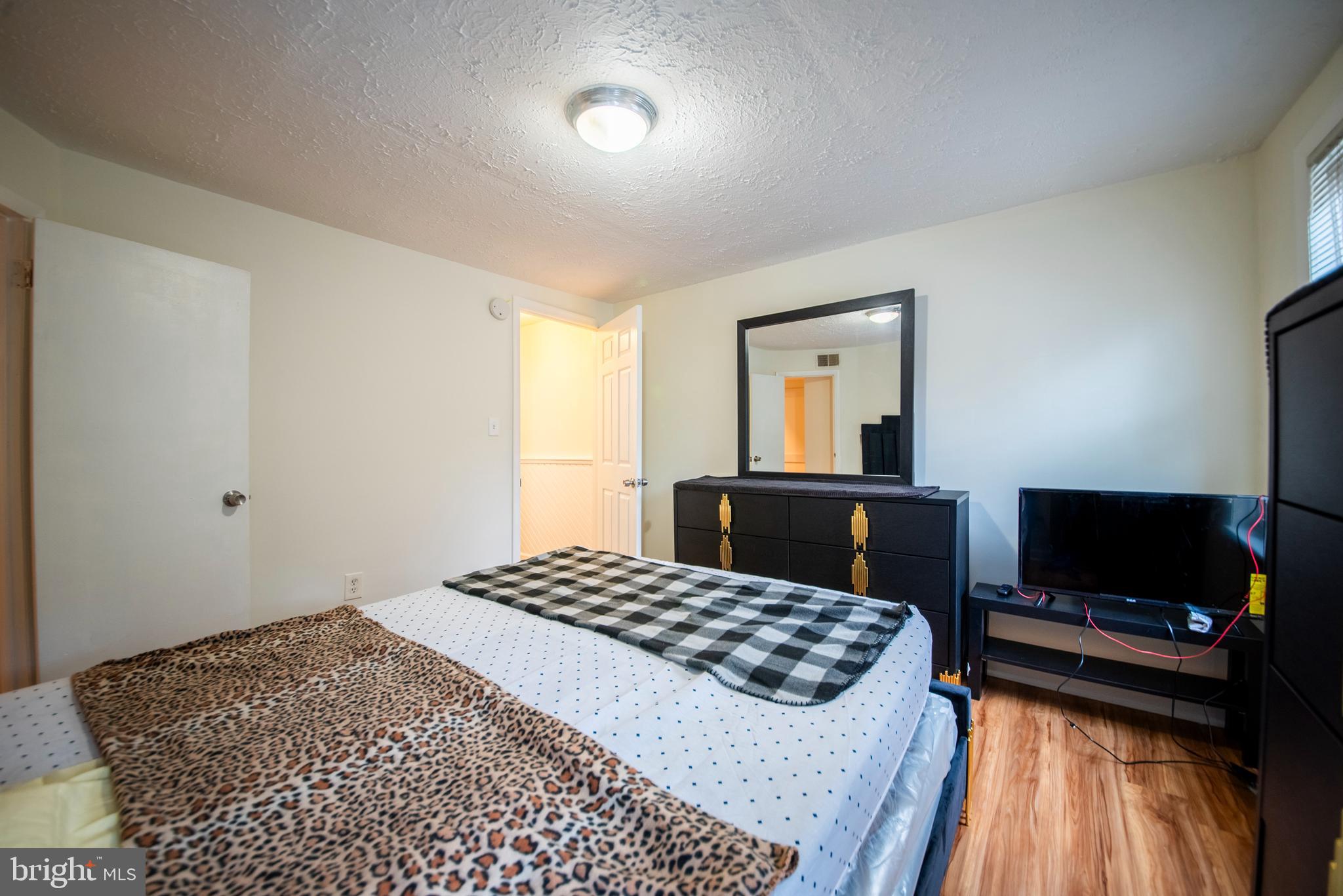 HOLLINS MARKET - Residential Lease