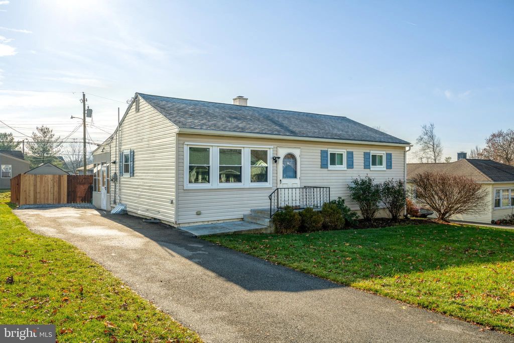 Photo of 1926 Blue Ridge Drive, Lancaster, PA 17603 (MLS # PALA2044266)