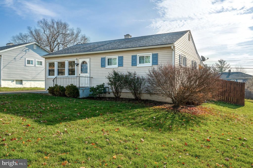 Photo of 1926 Blue Ridge Drive, Lancaster, PA 17603 (MLS # PALA2044266)