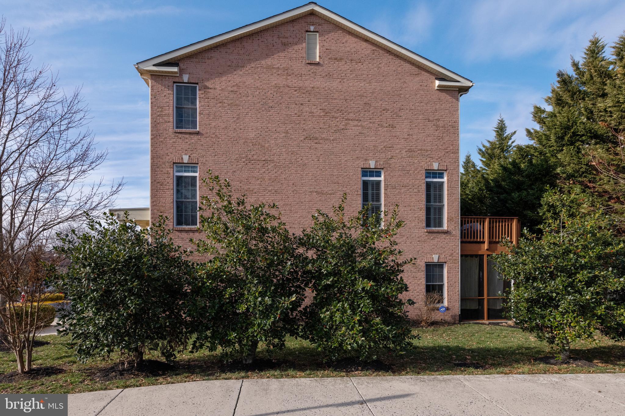 TOWNES AT MADISON LANE - Residential