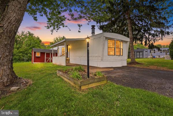 6 MAGNOLIA LANE