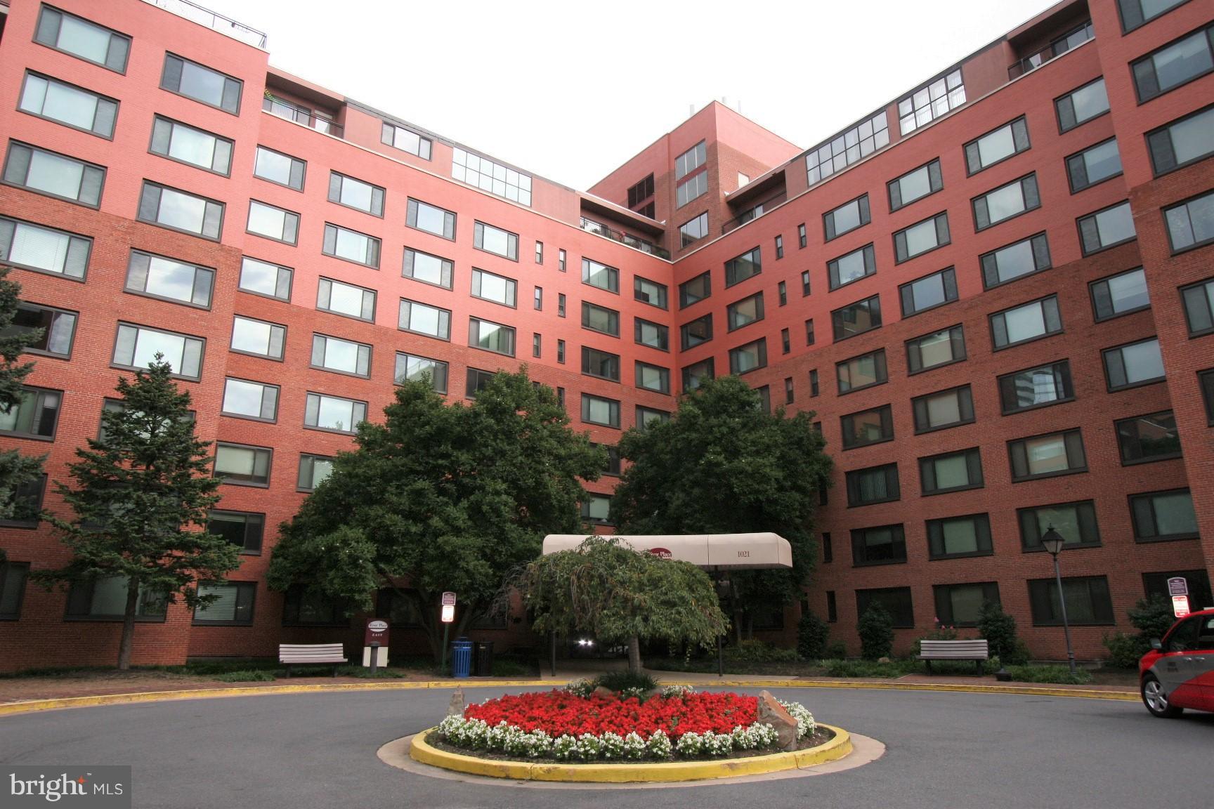 RIVER PLACE - Residential