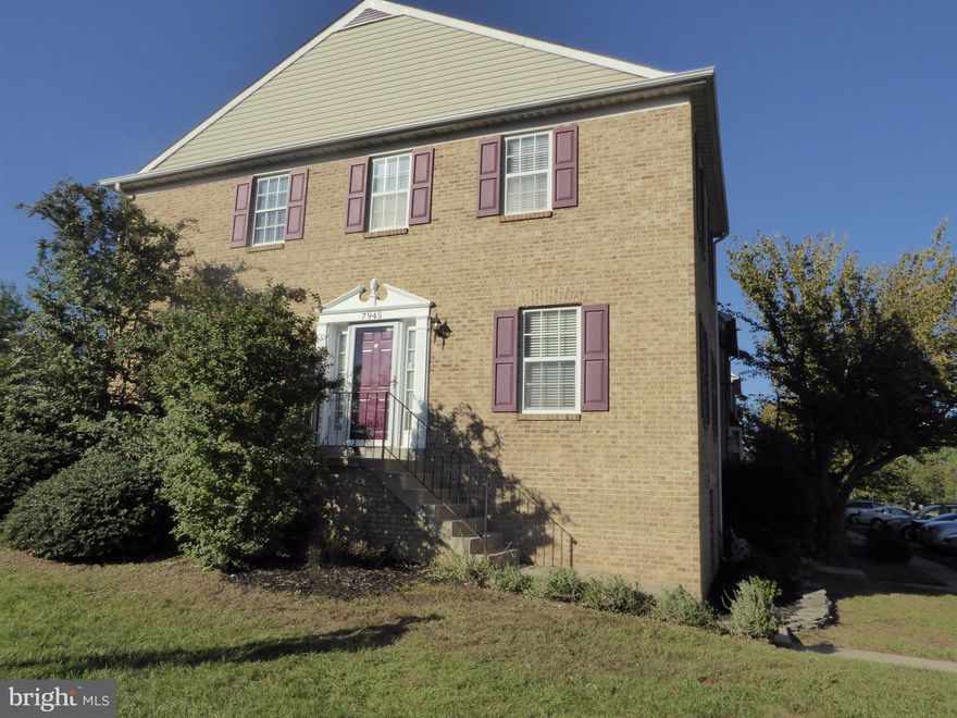 IF PRIVACY IS WHAT YOU ARE SEEKING .. PRIVATE ENTRANCE MAKES THIS HOME FEEL LIKE A DETACHED HOME., FRESH PAINT, NEW CARPET, SS APPLIANCES, FENCED REAR YARD, WALK TO BUS ROUTES, 2 ASSIGNED SPACES..SIT UP BAR IN KITCHEN W LOTS OF CABINETS AND STORAGE.  LARGE OPEN ROOMS AND LOTS OF SPACE HERE...NO NEED TO FRET ABOUT FIX UPS...For full price offer seller will have UL BR converted to  2. GREAT  PARKING