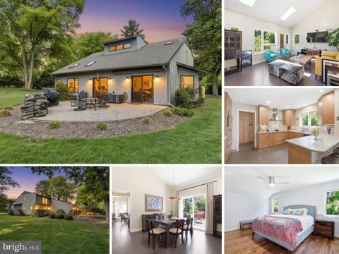 Photo of 10501 Oak Place Court, FAIRFAX, VA 22030 (MLS # VAFC2008248)