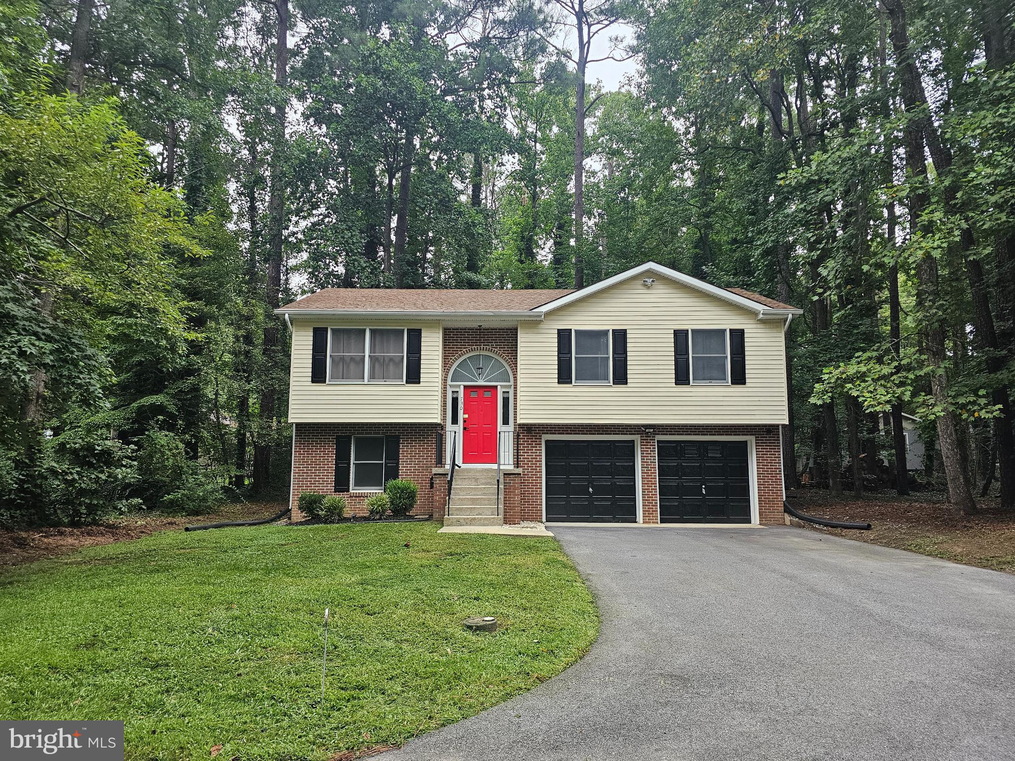 This charming, updated split-level residence is ready for you to move in. It features three bedrooms and two bathrooms, with no projects left to tackle. The stunning kitchen is equipped with quartz countertops and stainless steel appliances. Enjoy your summer days on the deck that overlooks the yard, and gather around the fire pit in the evenings. The amenities include beach access, lake access, playgrounds, and much more! Conveniently located near schools and shopping centers, this home is perfect for you. A minimum credit score of 600 is required, and your monthly income must be at least three times the rent.