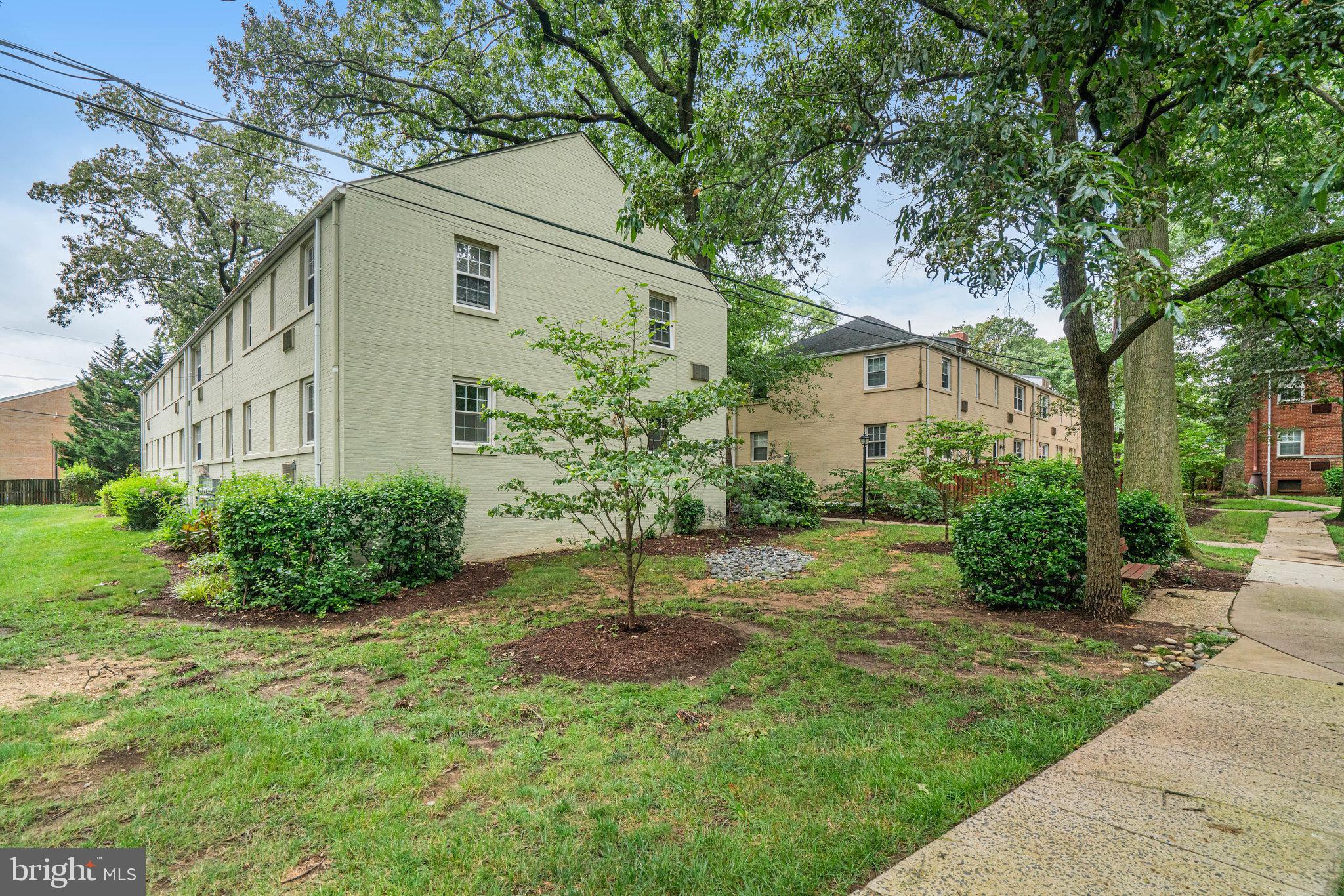 Top floor 2 bedroom tucked away in the Arlington Oaks community with in unit washer & dryer. New flooring and freshly painted. Updated condo move in ready.