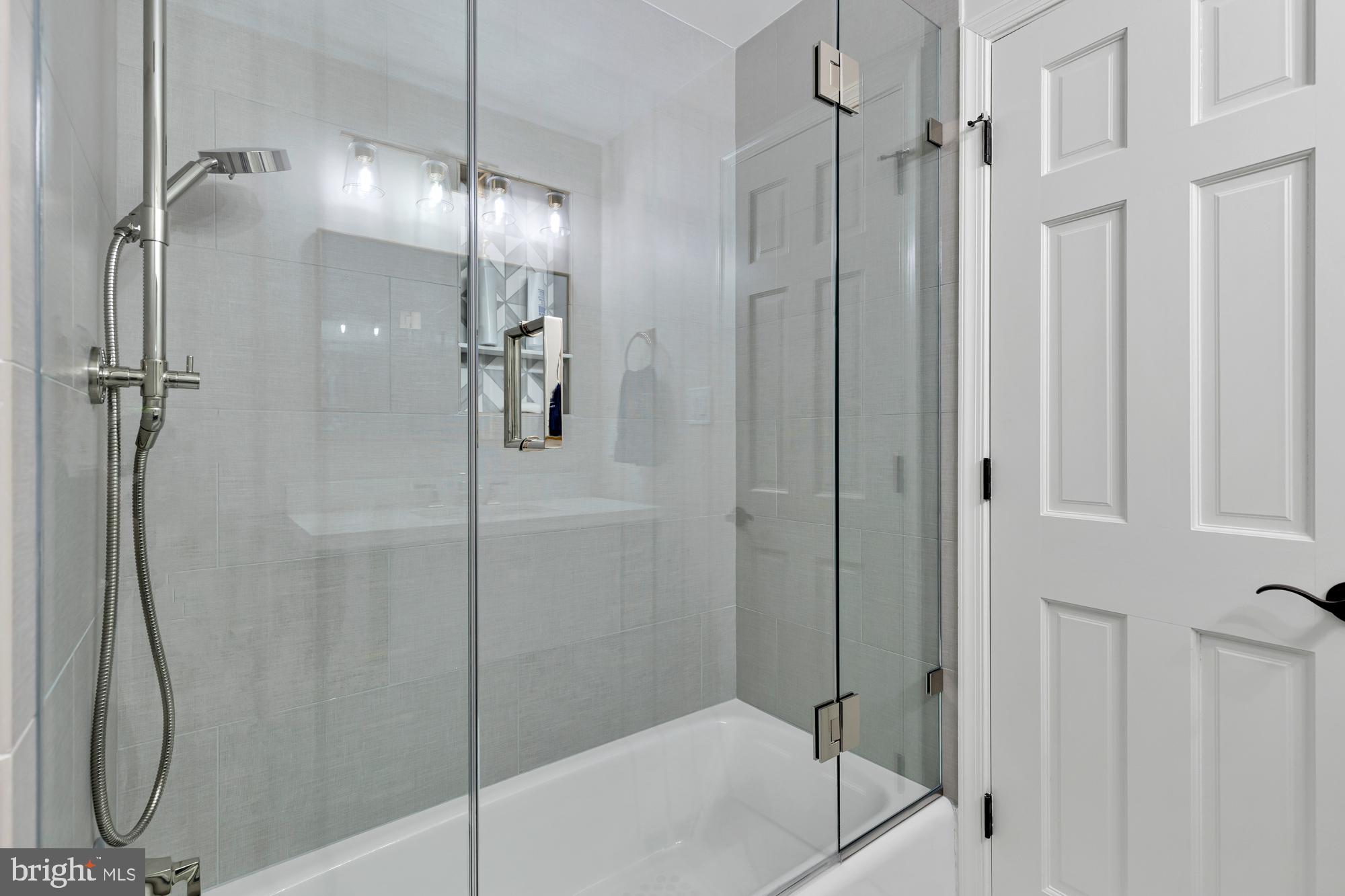 BRADLEY HILLS GROVE - Residential