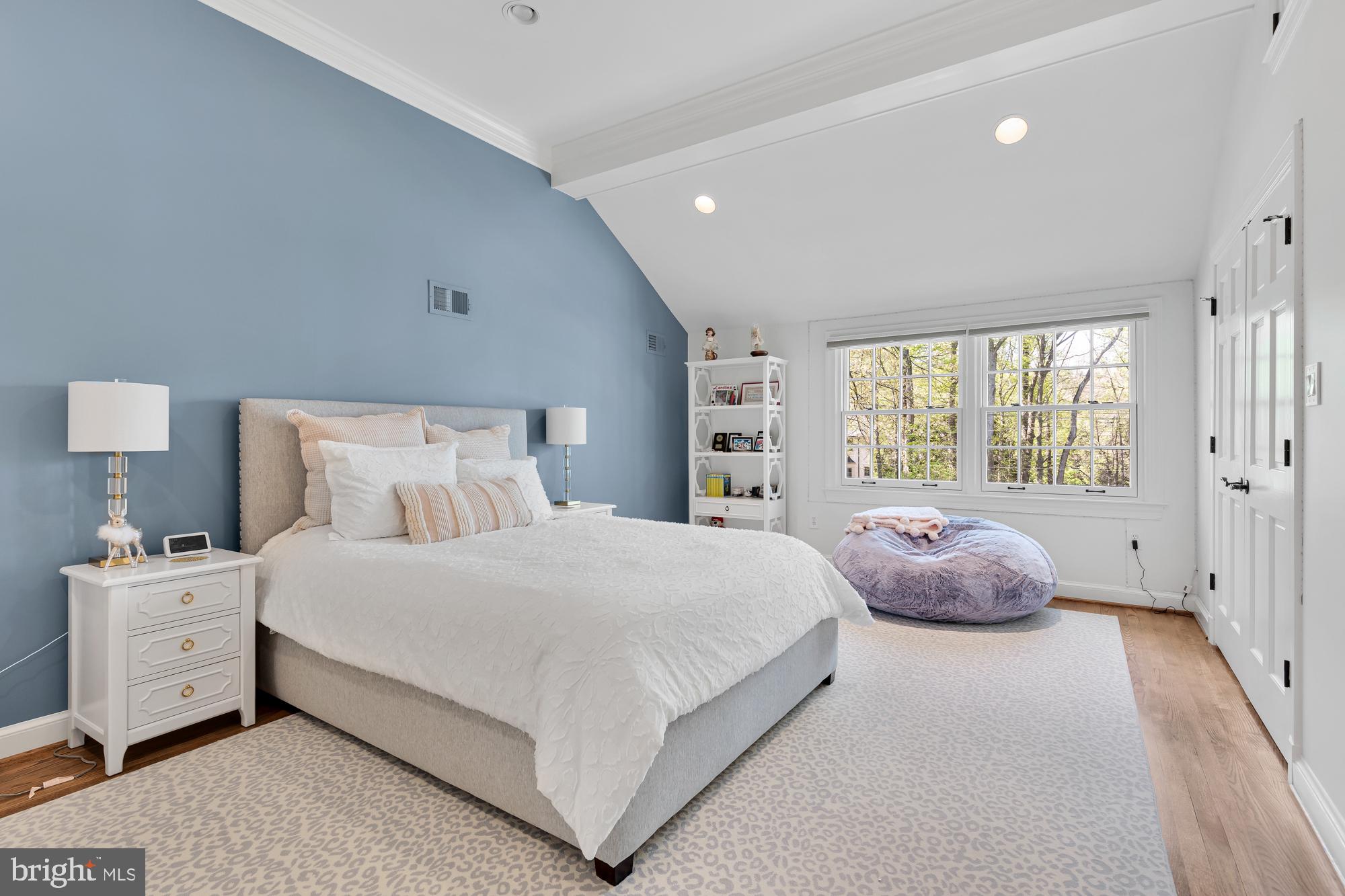 BRADLEY HILLS GROVE - Residential