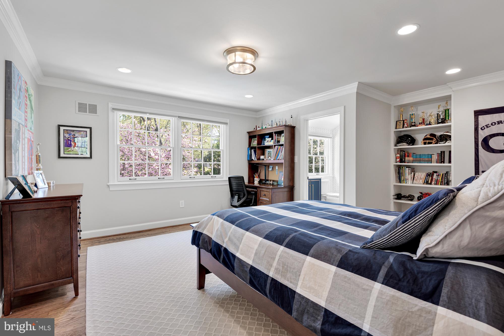 BRADLEY HILLS GROVE - Residential