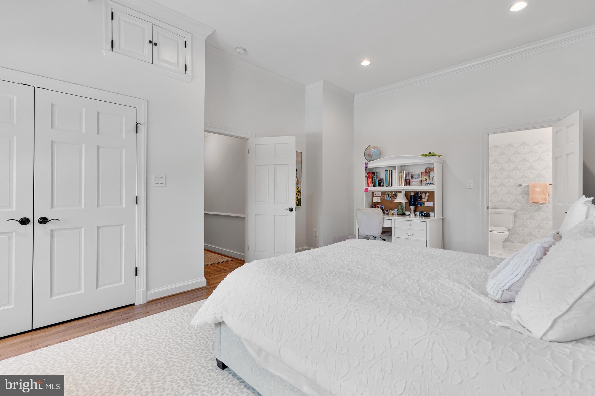 BRADLEY HILLS GROVE - Residential