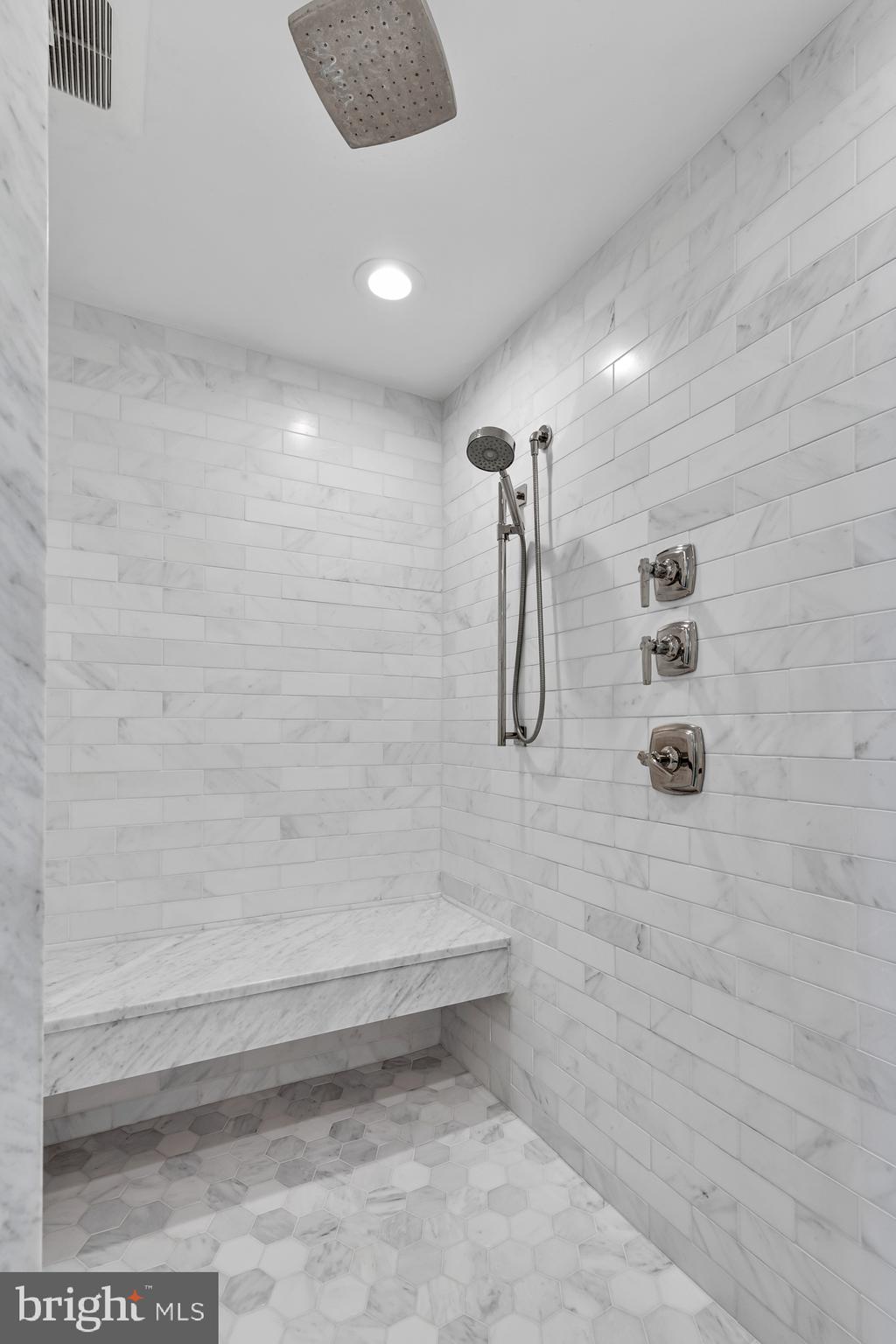 BRADLEY HILLS GROVE - Residential