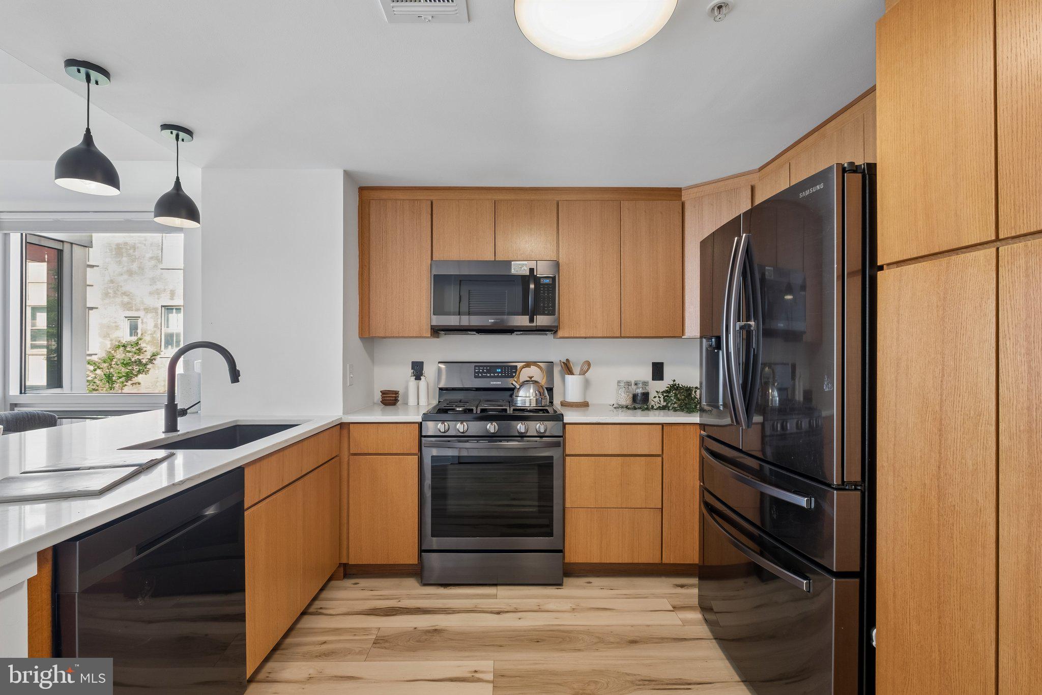 1034 SPRUCE STREET 401
