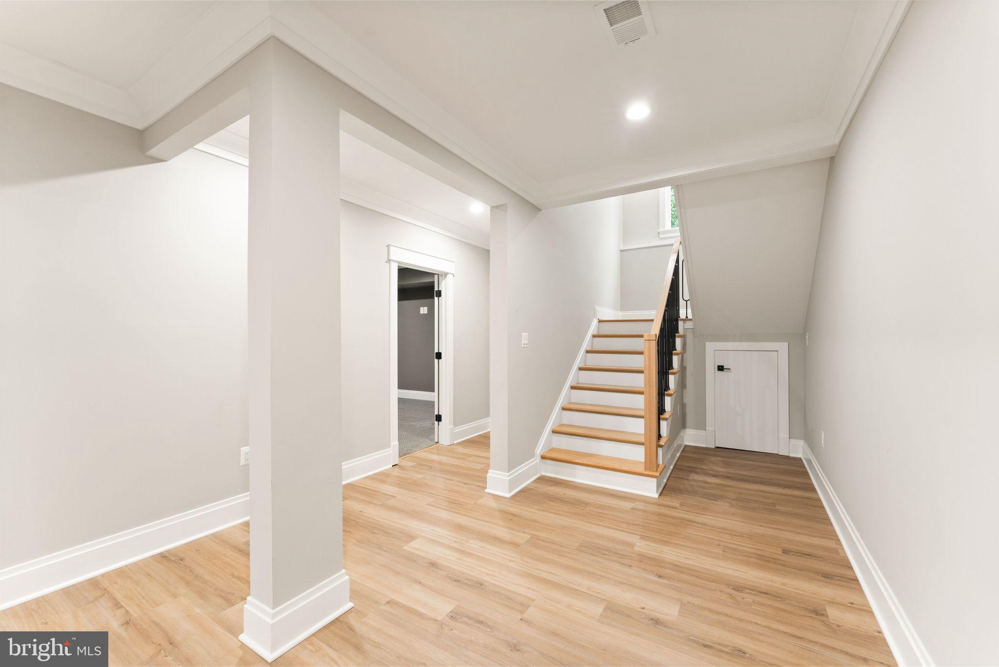 VIENNA WOODS - Residential