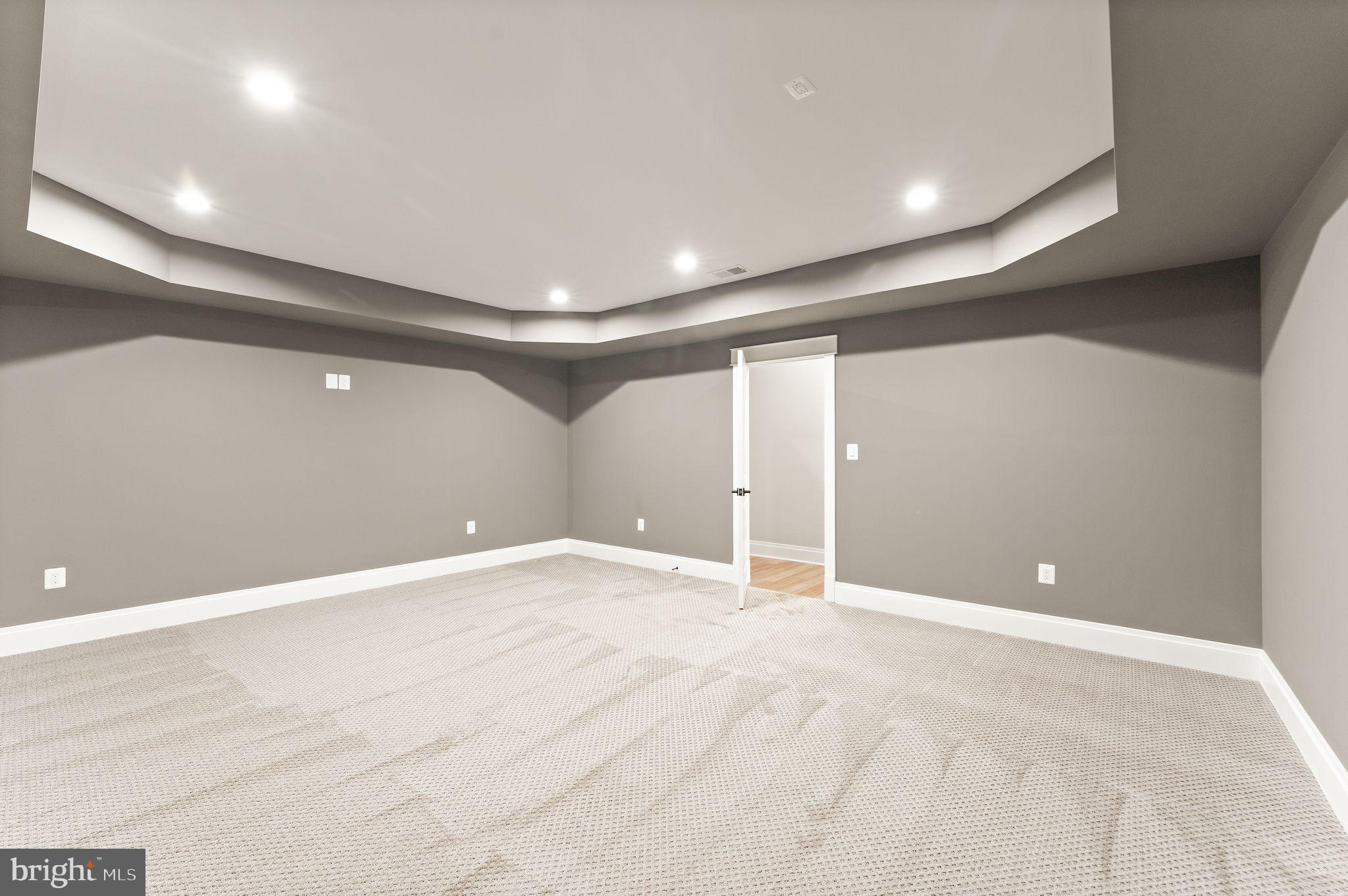 VIENNA WOODS - Residential