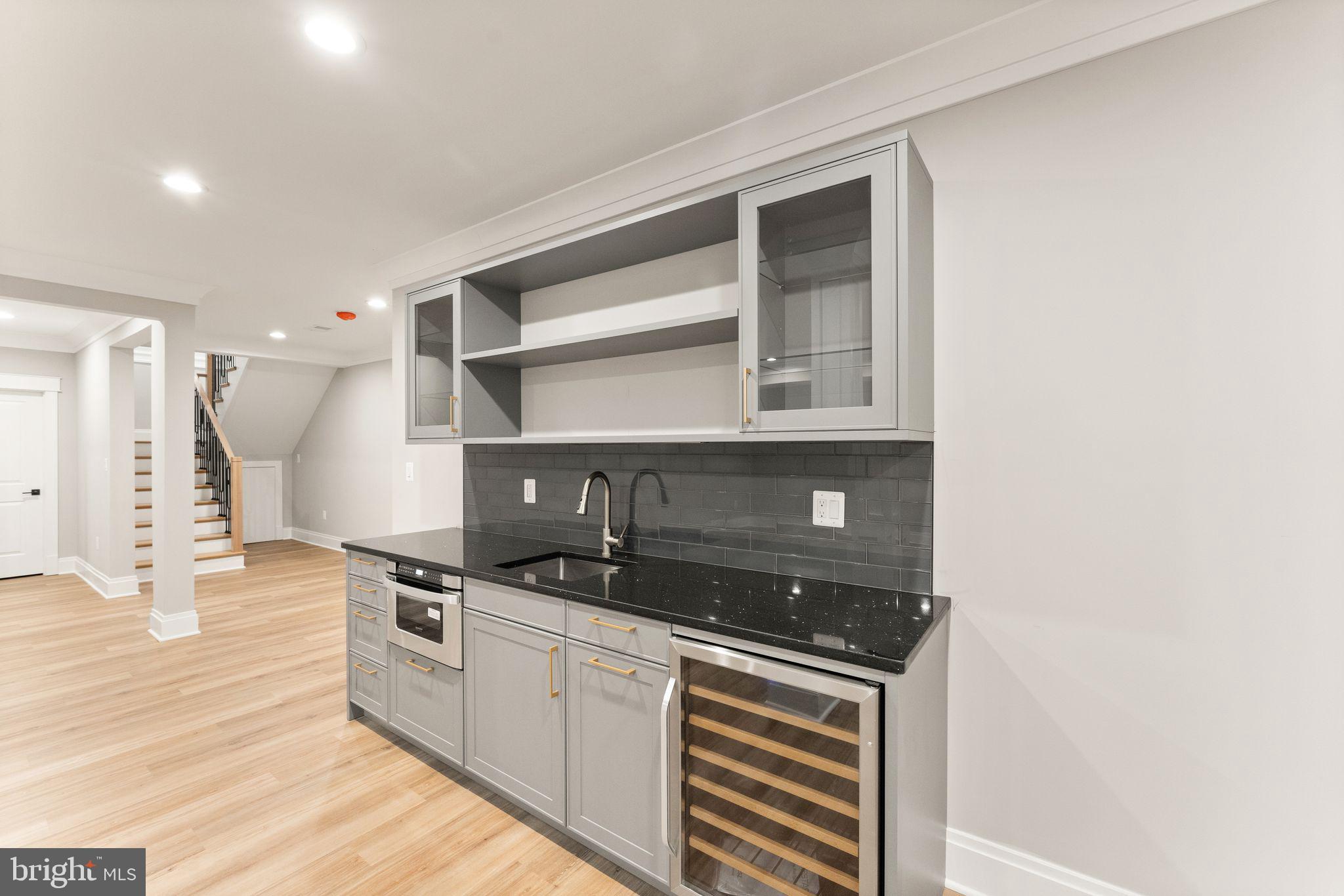 VIENNA WOODS - Residential