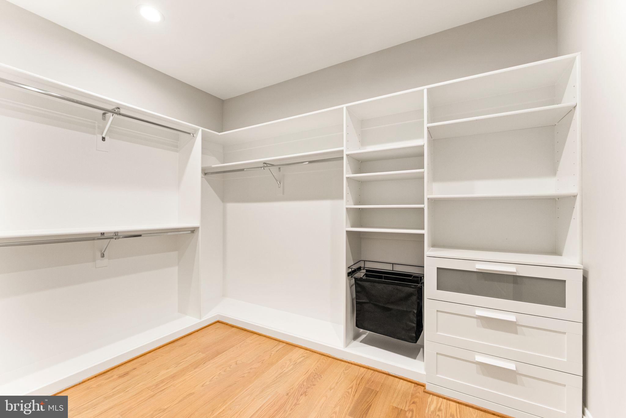 VIENNA WOODS - Residential