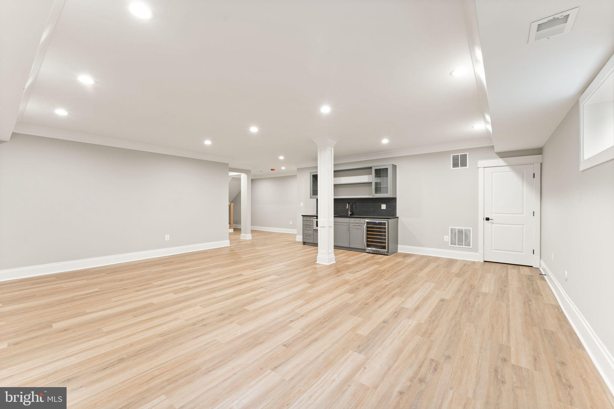 VIENNA WOODS - Residential