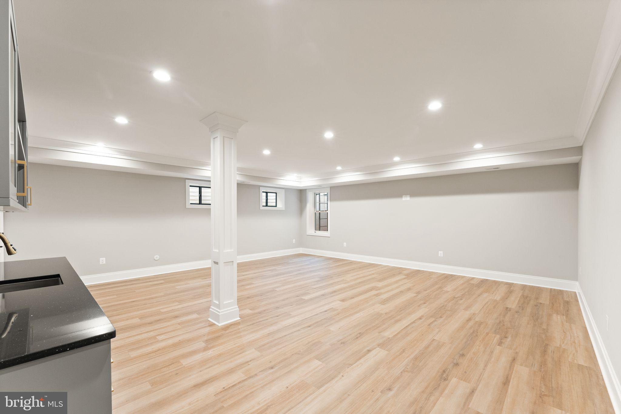 VIENNA WOODS - Residential