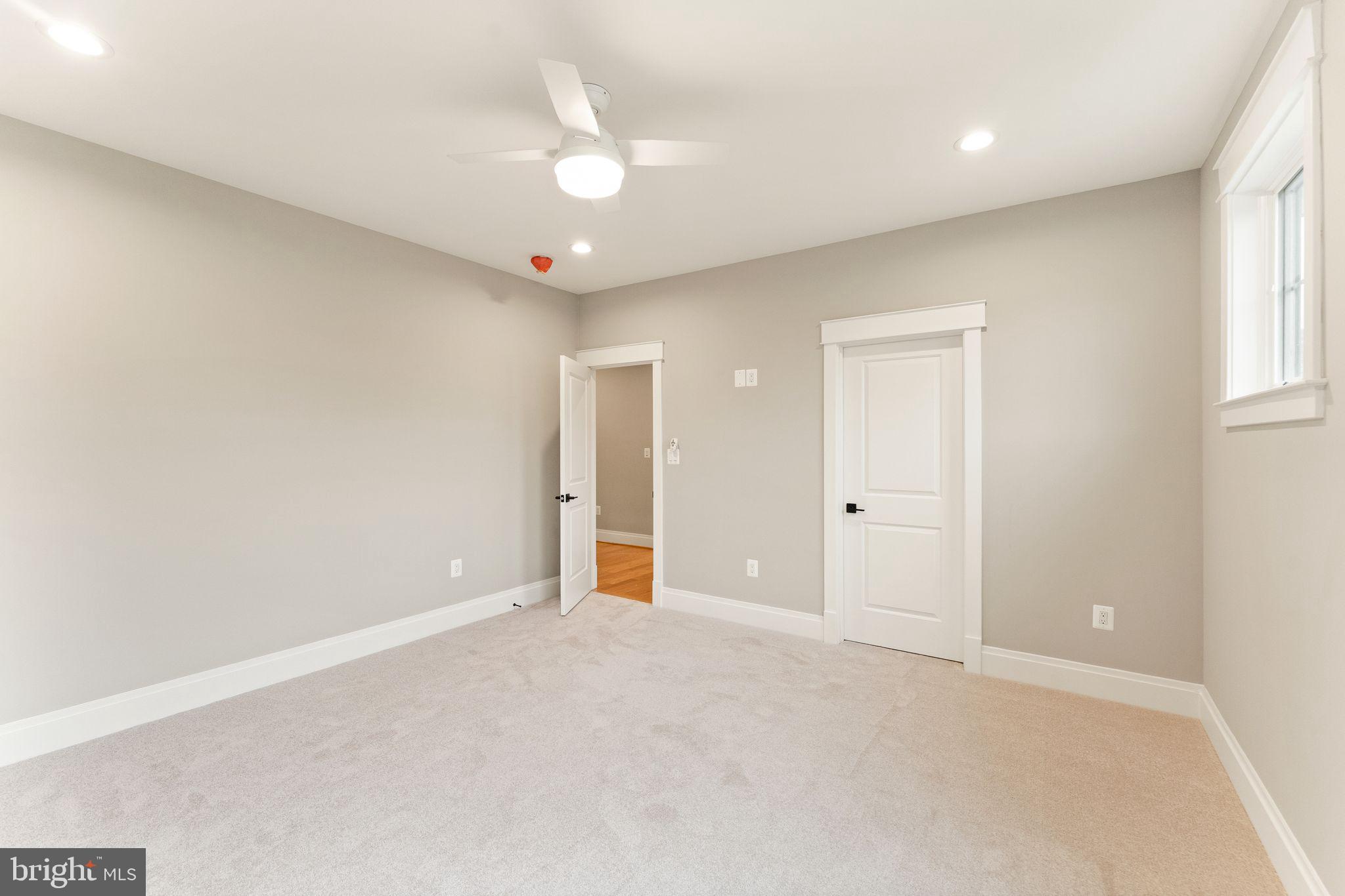 VIENNA WOODS - Residential