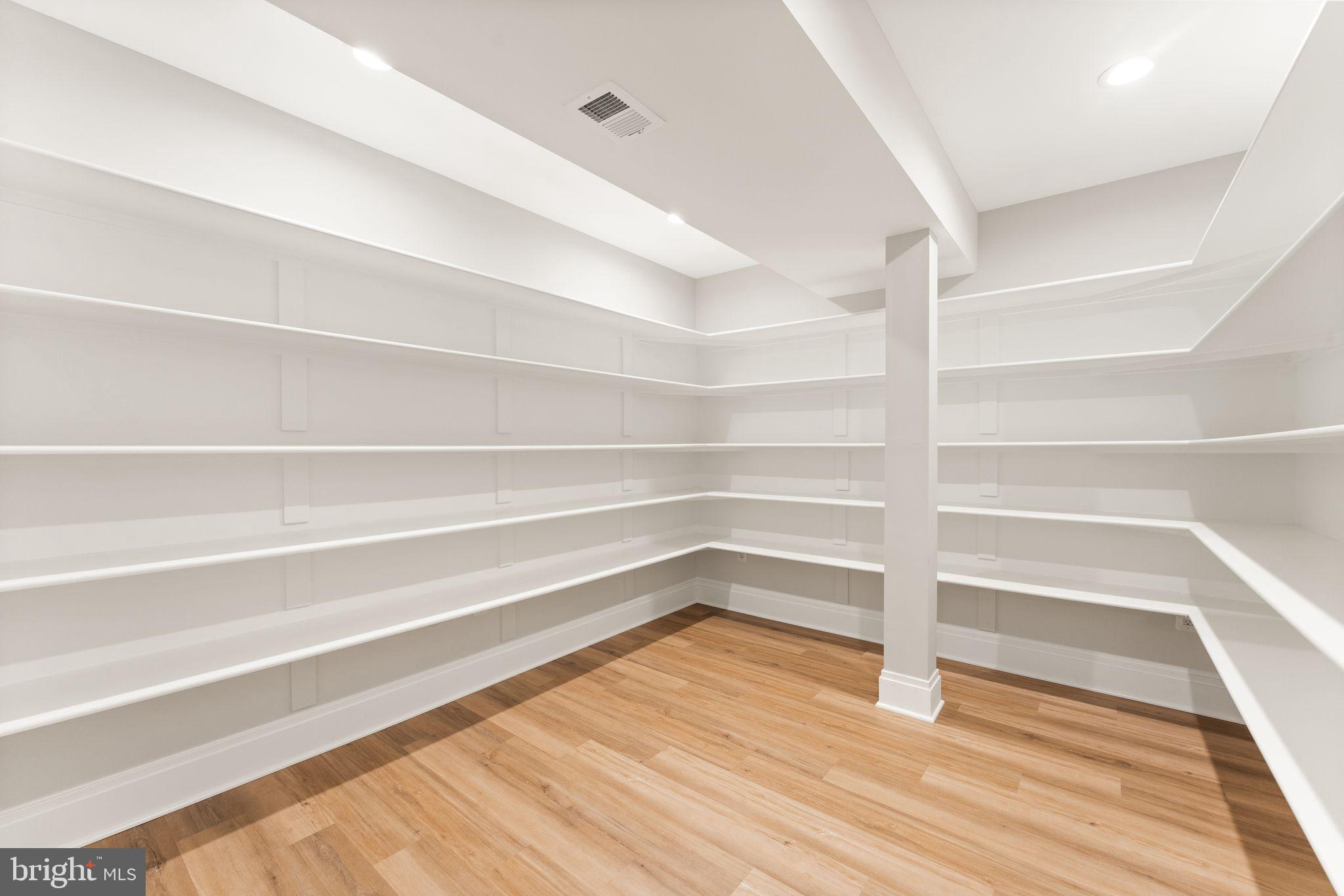 VIENNA WOODS - Residential