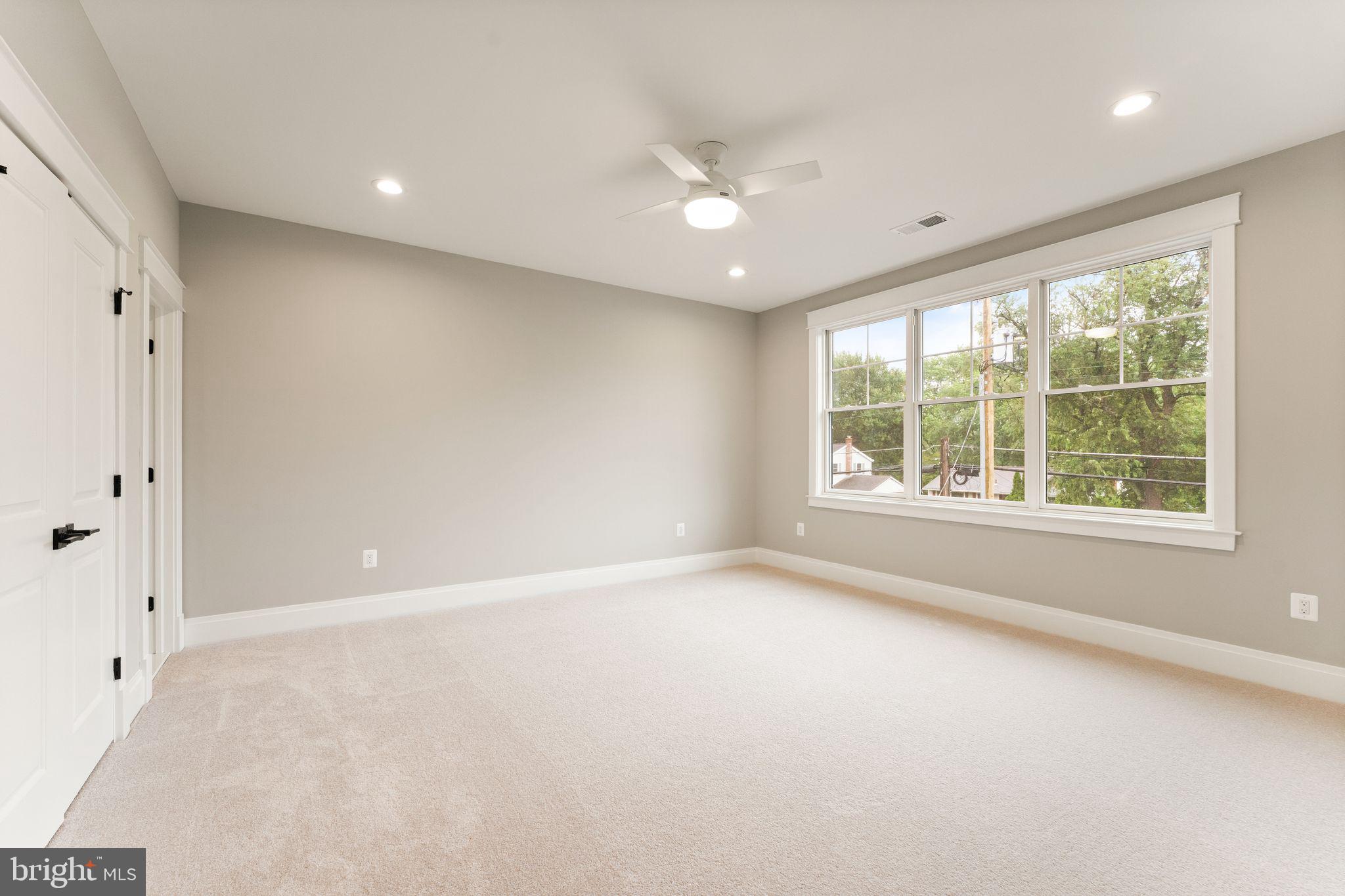 VIENNA WOODS - Residential