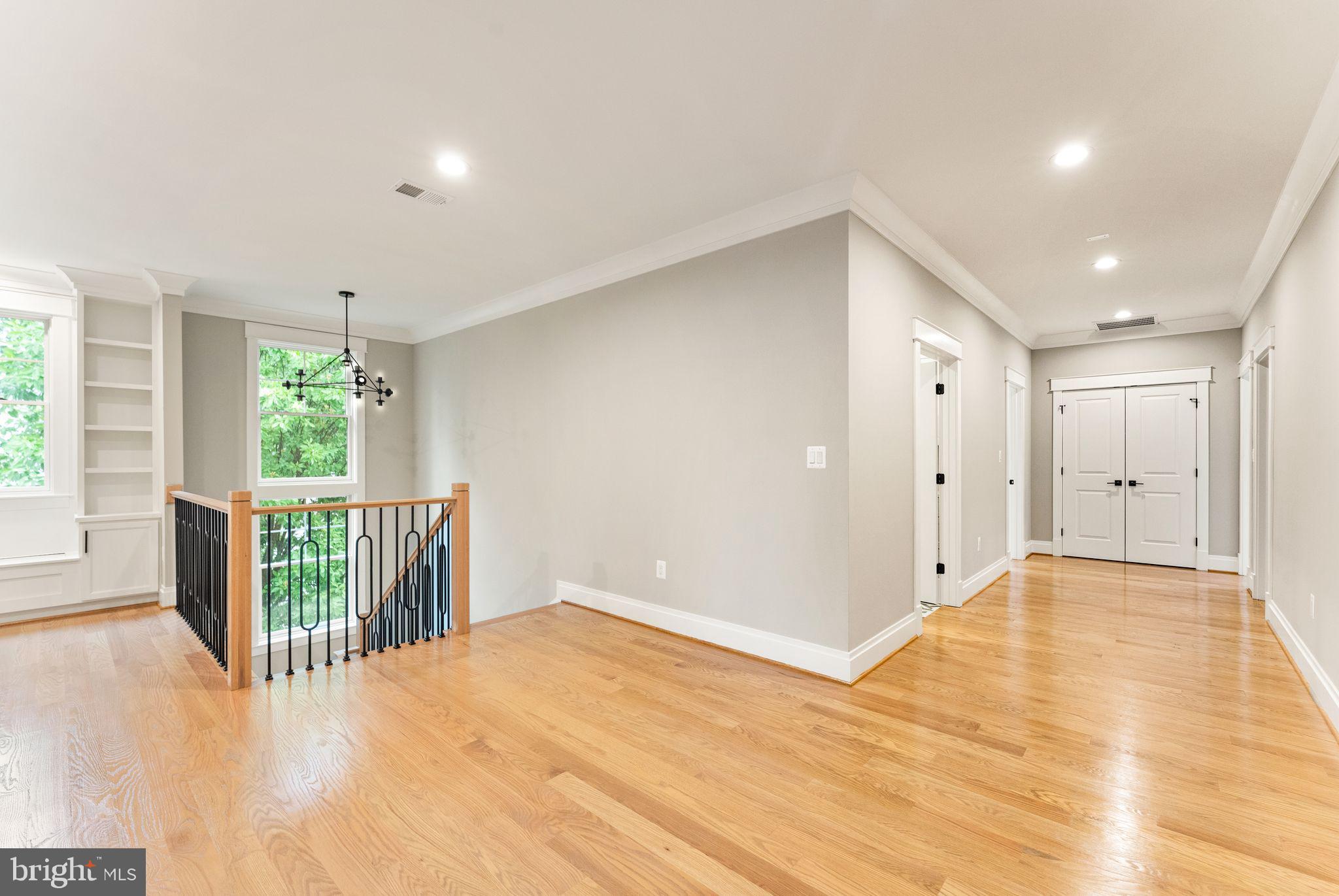 VIENNA WOODS - Residential