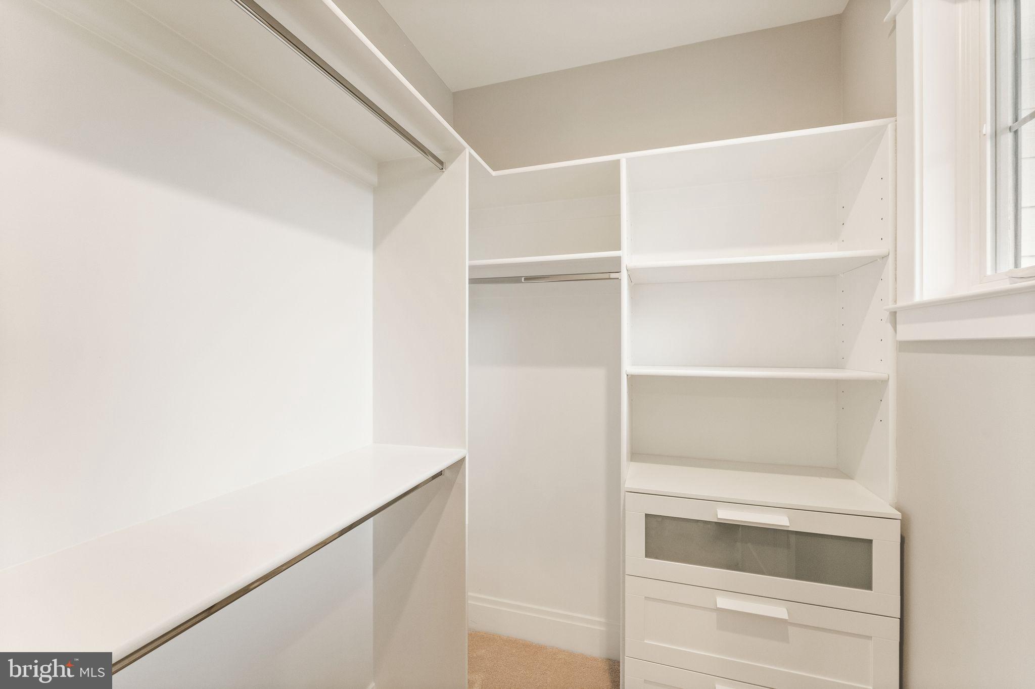 VIENNA WOODS - Residential