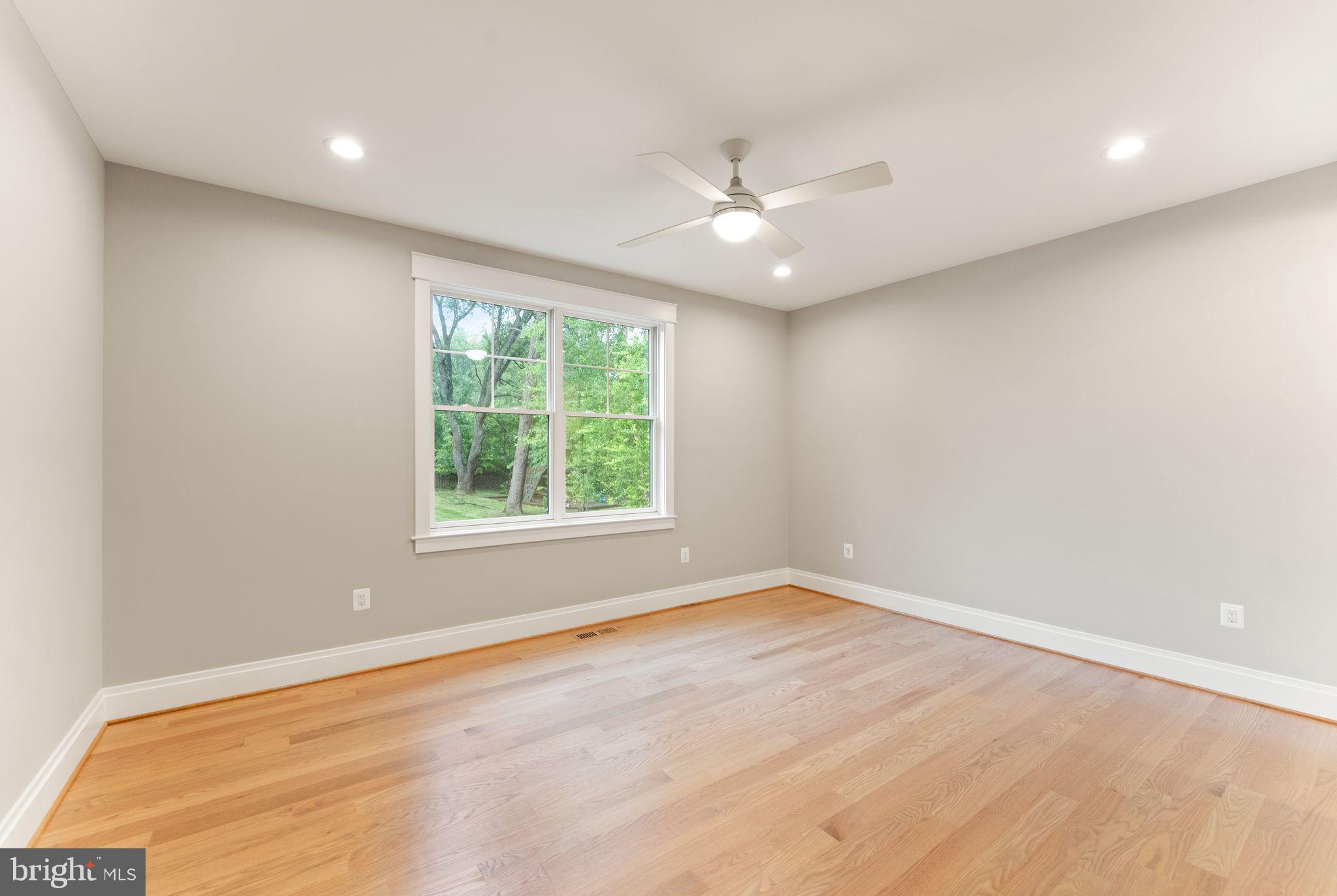 VIENNA WOODS - Residential