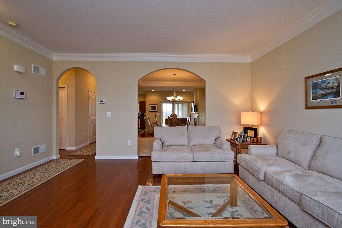 RICHMOND SQUARE - Residential