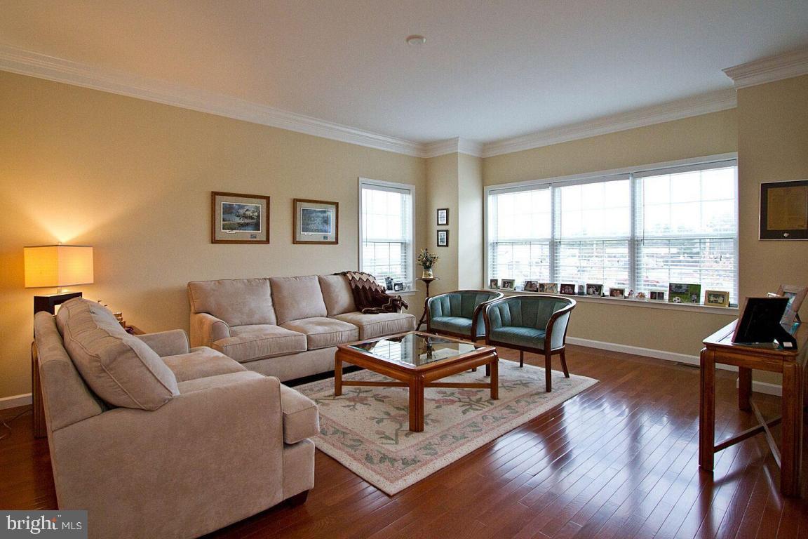 RICHMOND SQUARE - Residential