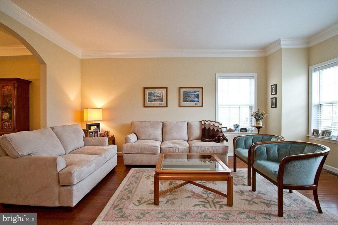 RICHMOND SQUARE - Residential