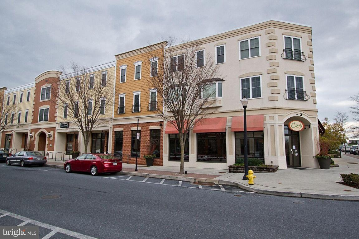 RICHMOND SQUARE - Residential
