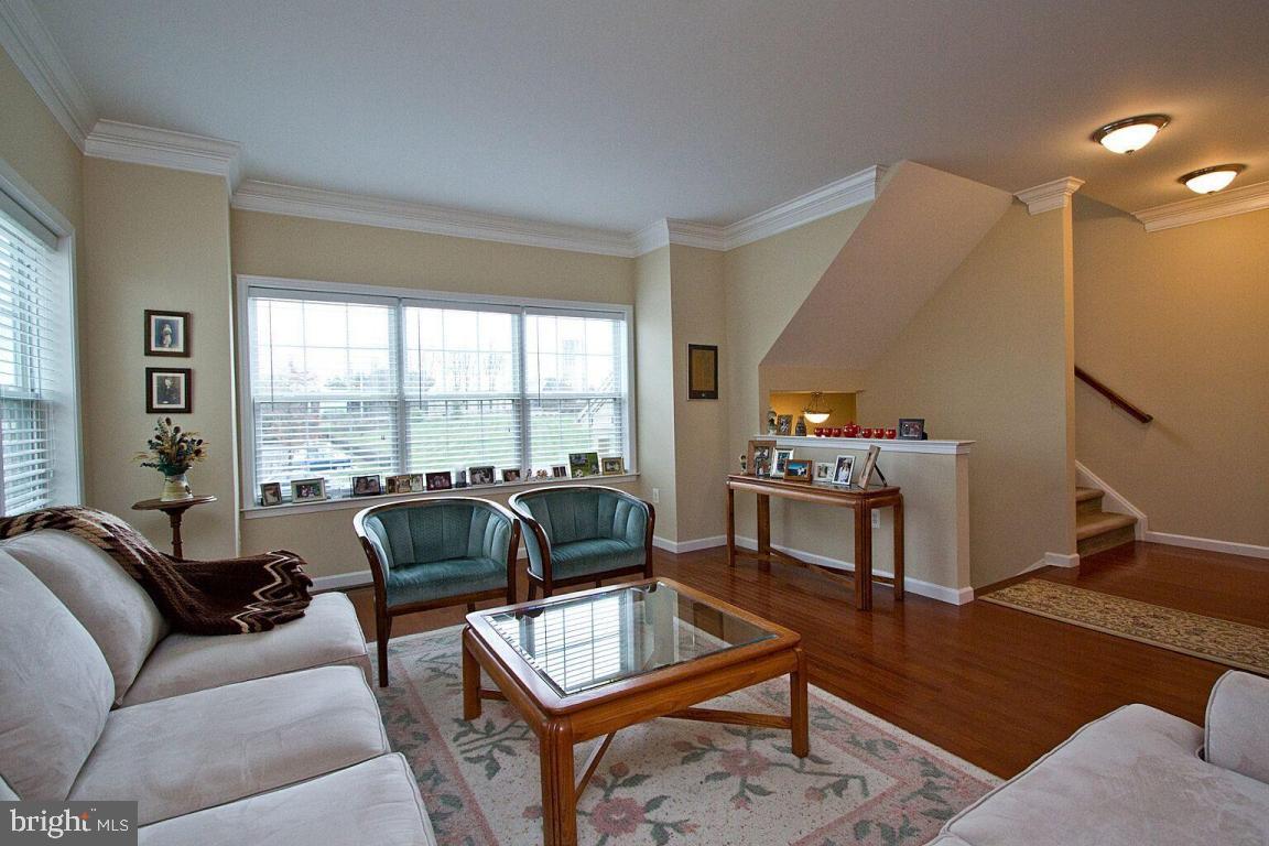 RICHMOND SQUARE - Residential