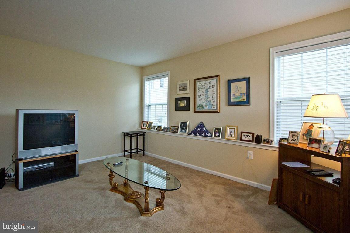 RICHMOND SQUARE - Residential