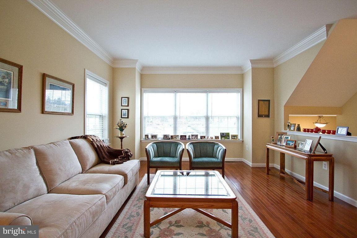 RICHMOND SQUARE - Residential