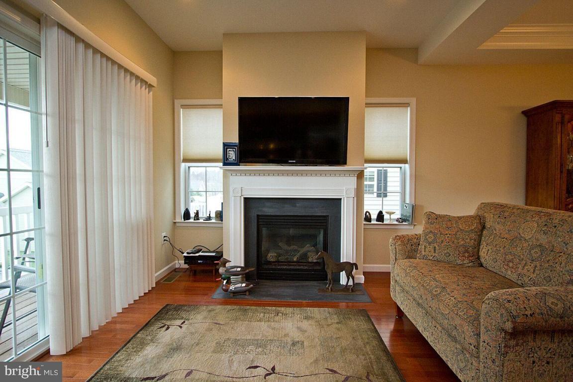 RICHMOND SQUARE - Residential