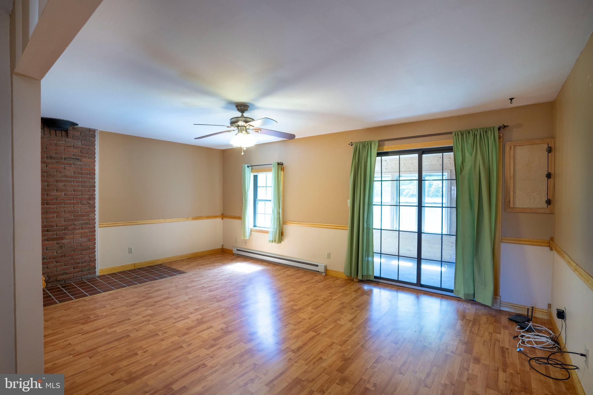 COUNTRY PLACE - Residential