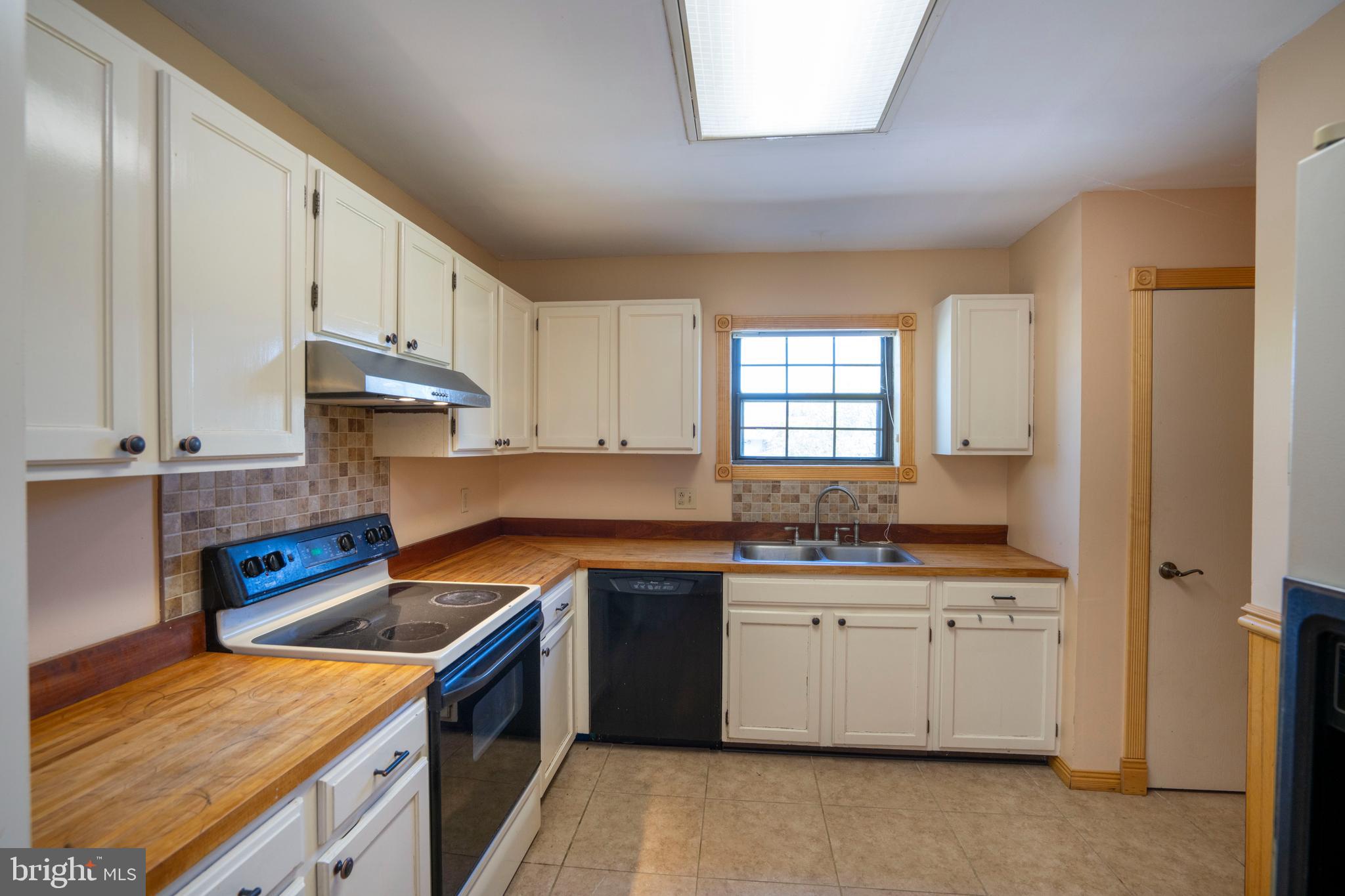 COUNTRY PLACE - Residential