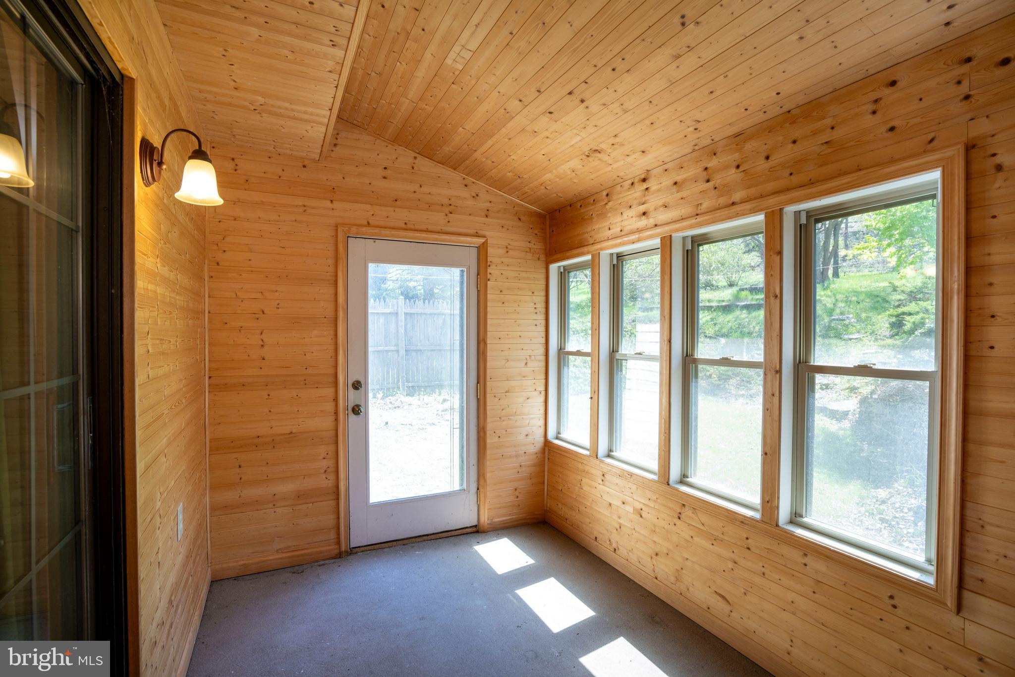 COUNTRY PLACE - Residential