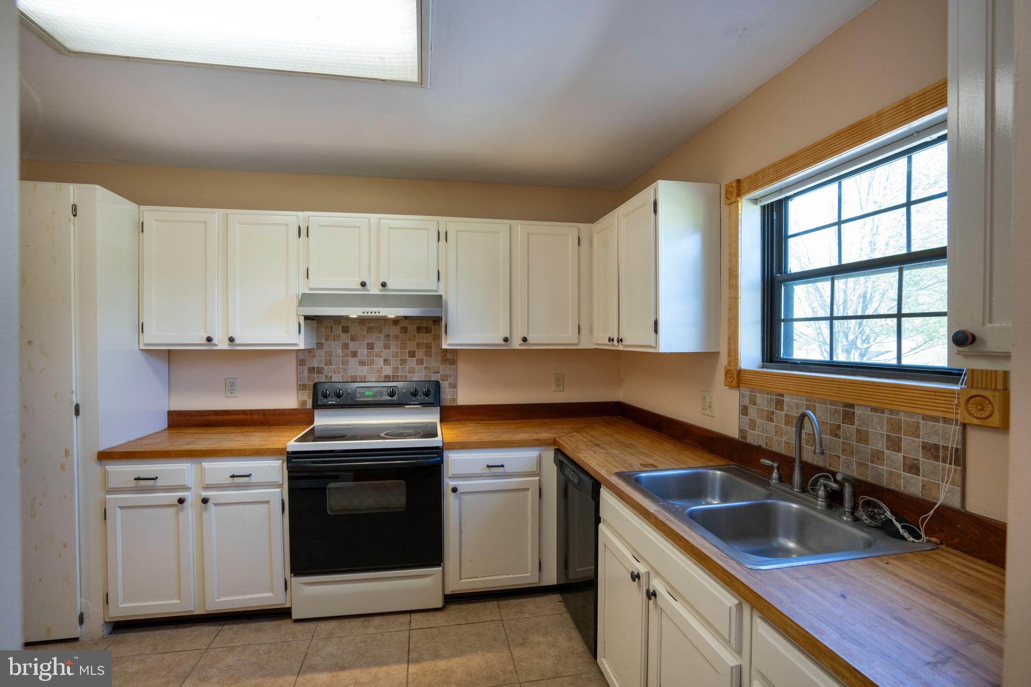 COUNTRY PLACE - Residential