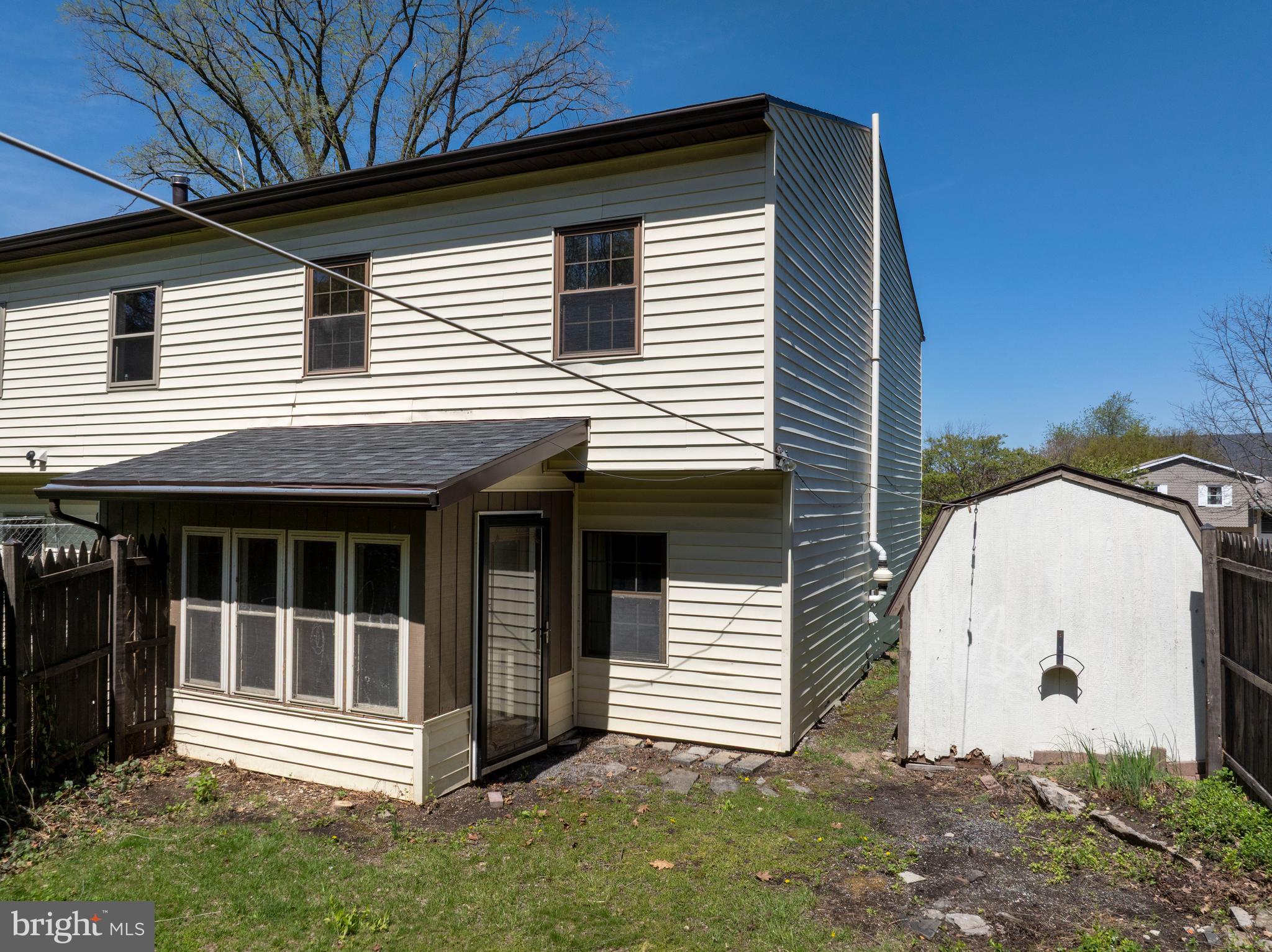 COUNTRY PLACE - Residential