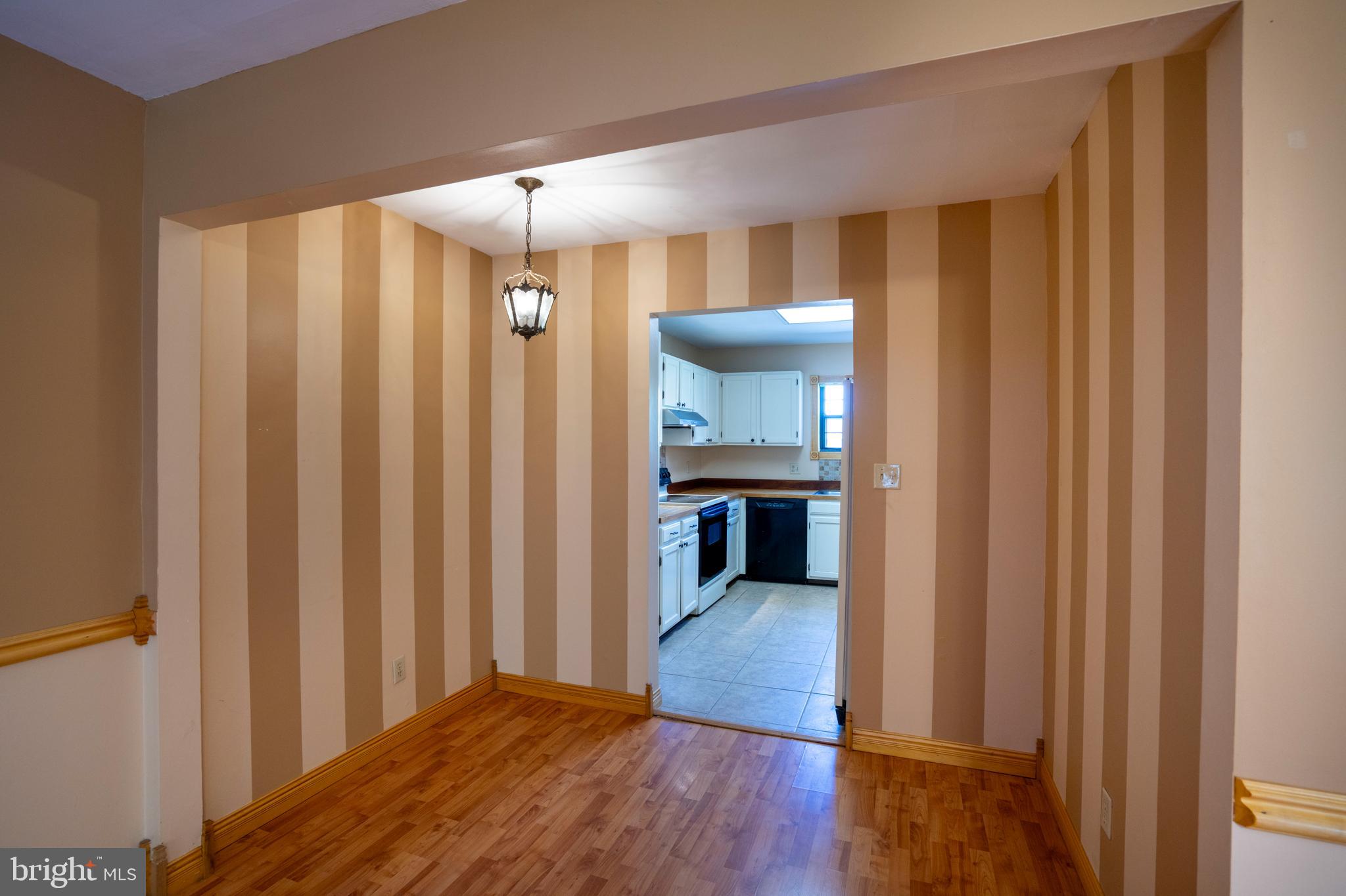 COUNTRY PLACE - Residential